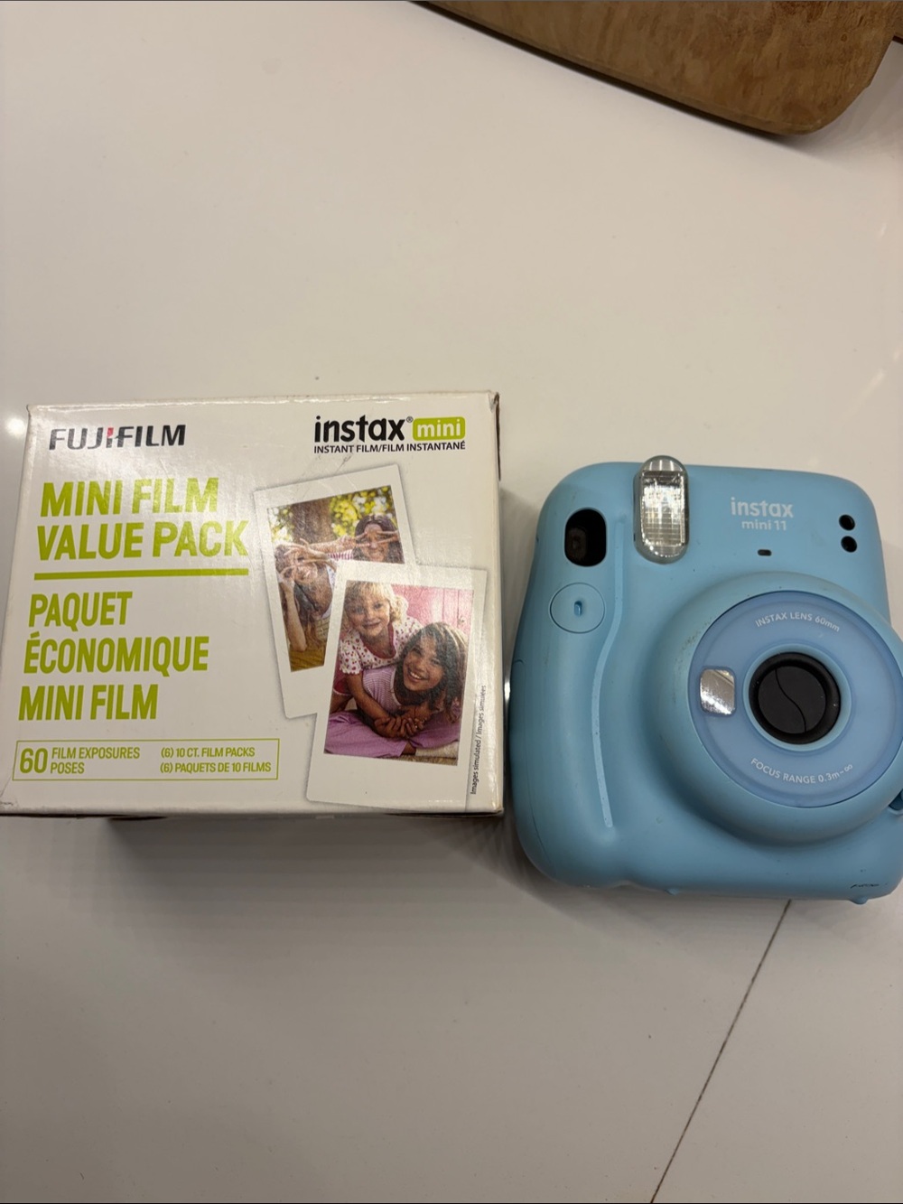 Fujifilm instax mini 11 Instant Camera - Light Blue with film Polaroid